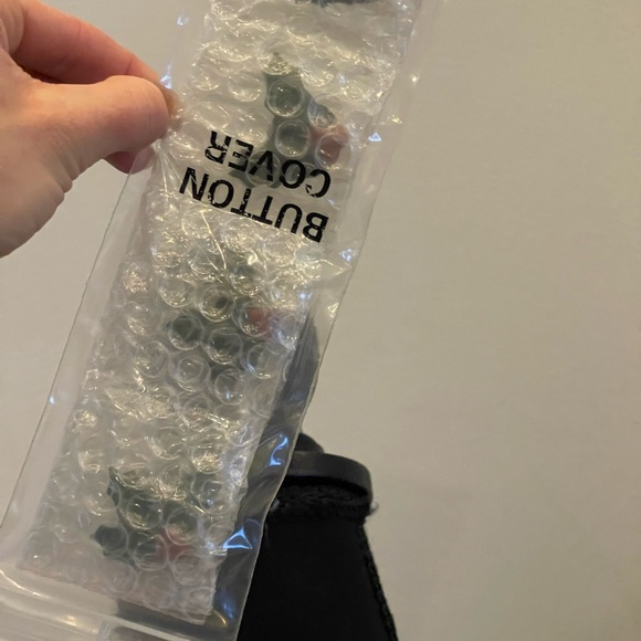 New Quaker Factory S Velvet HollyBerry/Jewel Button Down with Holly ButtonCovers - Picture 3 of 10